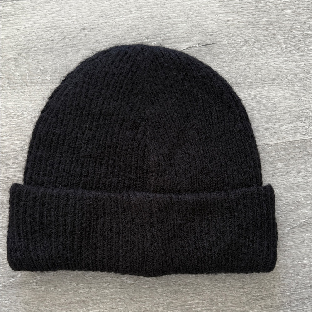 Zara Black Ribbed Knit Beanie - Picture 5 of 5